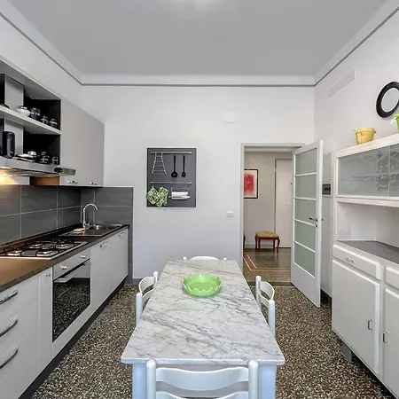 Grande Nelle Vicinanze Del Centro